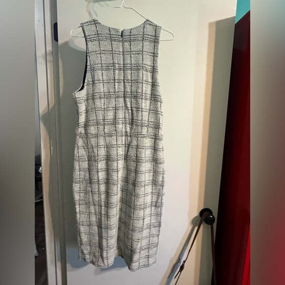 Banana Republic dress tweedy black-and-white in size 12. Lined. Great condition. - Picture 2 of 6